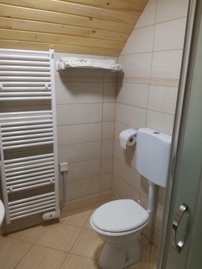 Apartmaji Vrhovnik 戈雷尼斯卡地区采尔克列 外观 照片